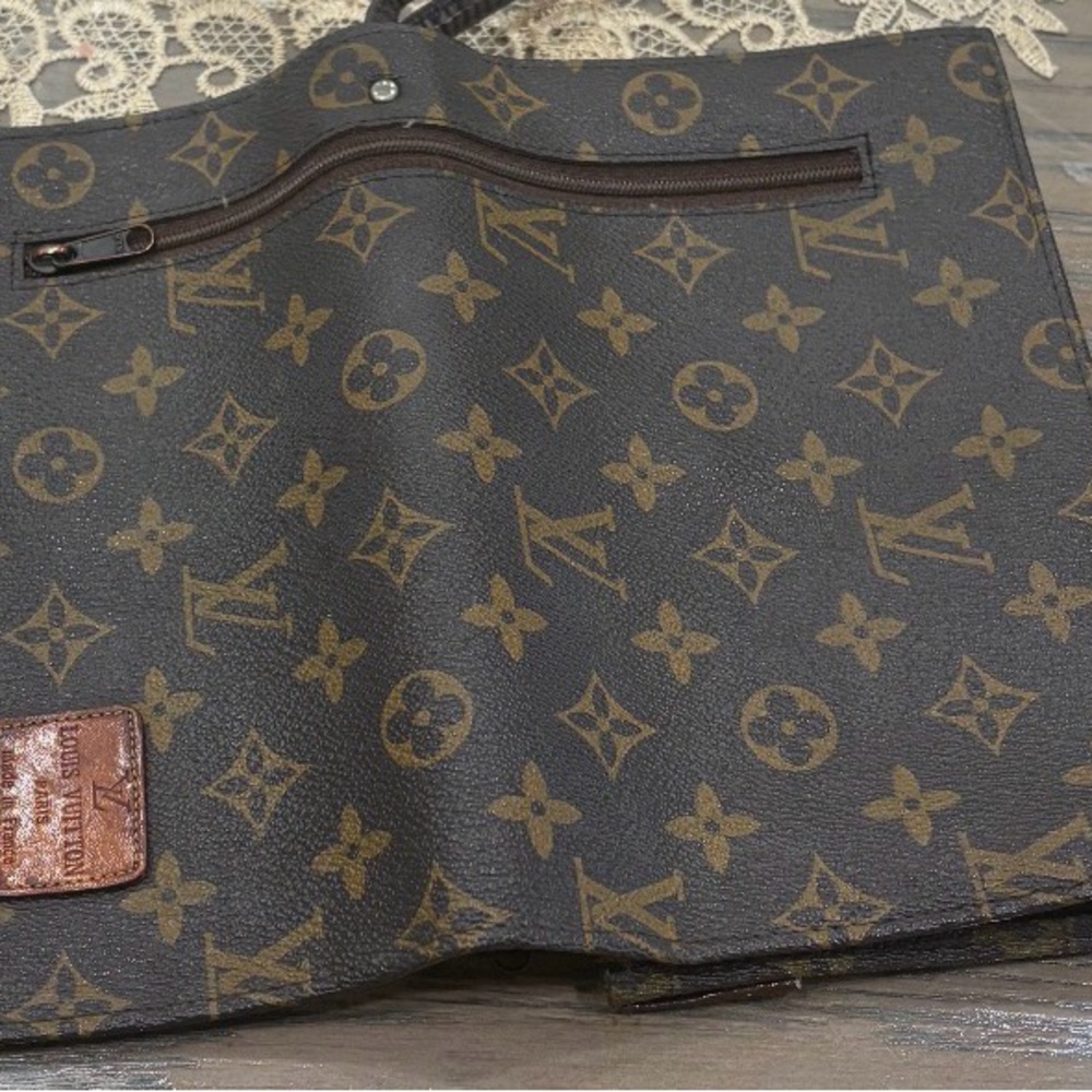 Louis Vuitton Brown Monogram Clutch - Picture 3 of 5